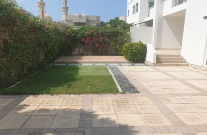 Villa - 4 Bedrooms - 4 Bathrooms for rent in Jumeirah 3 - Jumeirah - Dubai