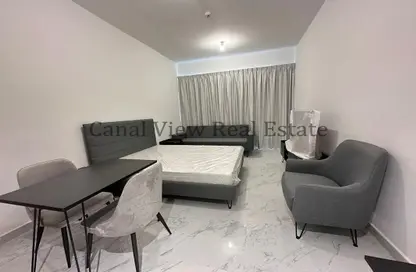 Apartment - 1 Bathroom for rent in Oasis Residences - Masdar City - Abu Dhabi