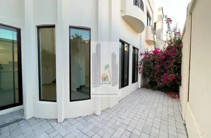 Villa - 4 Bedrooms - 5 Bathrooms for rent in Khalidiya Village - Al Khalidiya - Abu Dhabi