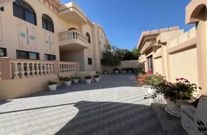 Apartment - 2 Bedrooms - 5 Bathrooms for rent in Al Mushrif Villas - Al Mushrif - Abu Dhabi