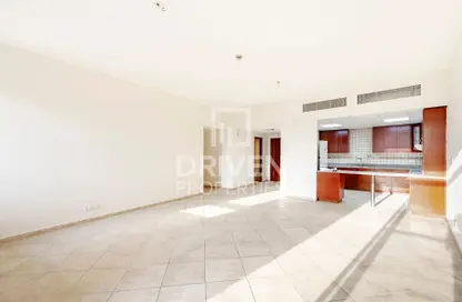 Apartment - 3 Bedrooms - 4 Bathrooms for sale in Abbey Crescent 1 - Abbey Crescent - Motor City - Dubai