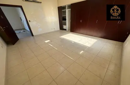 Apartment - 2 Bedrooms - 1 Bathroom for rent in Shakhbout City - Abu Dhabi