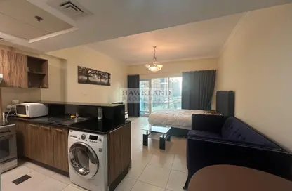 Apartment - 1 Bathroom for rent in Burj Al Nujoom - Downtown Dubai - Dubai