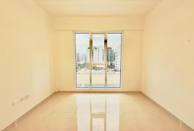 Apartment - 1 Bedroom - 2 Bathrooms for rent in Jumeirah Garden City - Al Satwa - Dubai