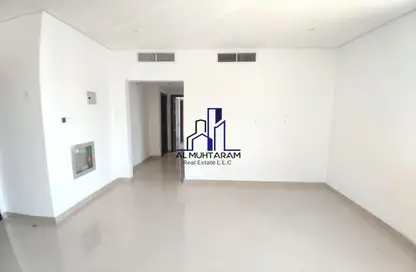 Apartment - 1 Bedroom - 2 Bathrooms for rent in Muwailih Building - Muwaileh - Sharjah