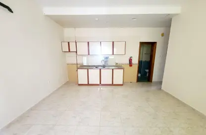 Apartment - 1 Bathroom for rent in Fire Station Road - Muwaileh - Sharjah