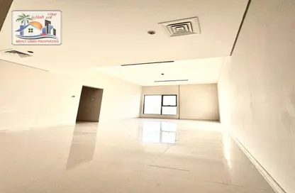 Apartment - 2 Bedrooms - 2 Bathrooms for rent in Gulfa Towers - Al Rashidiya 1 - Al Rashidiya - Ajman