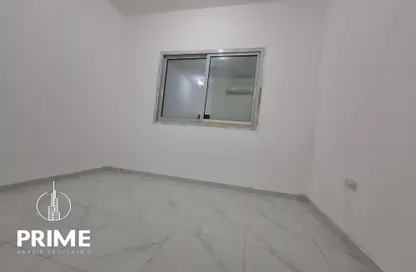 Apartment - Studio - 1 Bathroom for rent in Madinat Zayed - Abu Dhabi