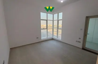 Apartment - 2 Bedrooms - 3 Bathrooms for rent in Baniyas East - Baniyas - Abu Dhabi