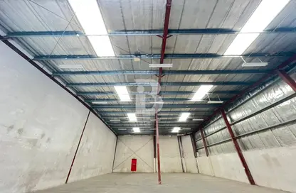 Warehouse - Studio for rent in Dubai Investment Park (DIP) - Dubai