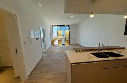 Apartment - 1 Bedroom - 2 Bathrooms for rent in Hamilton House - Jumeirah Village Circle - Dubai