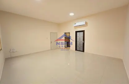 Apartment - 1 Bathroom for rent in Airport Road - Abu Dhabi