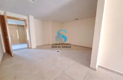 Apartment - 1 Bathroom for rent in Yasmeen Tower - Al Majaz 2 - Al Majaz - Sharjah