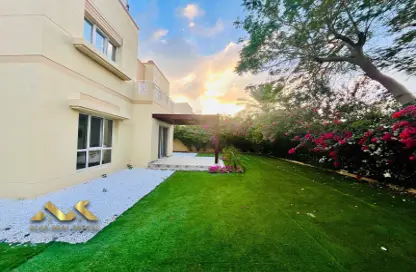 Villa - 5 Bedrooms - 4 Bathrooms for rent in Meadows 6 - Meadows - Dubai