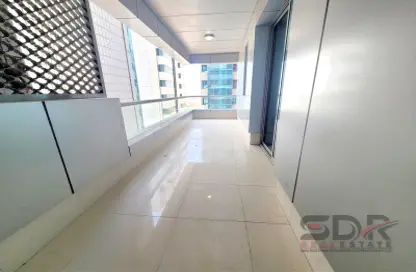 Apartment - 3 Bedrooms - 4 Bathrooms for rent in Al Ahlia tower - Al Khalidiya - Abu Dhabi