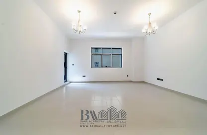 Apartment - 3 Bedrooms - 3 Bathrooms for rent in Al Jazeira Road - Al Muraqqabat - Deira - Dubai