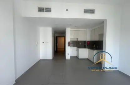 Apartment - 1 Bathroom for rent in Hayat Boulevard-1A - Hayat Boulevard - Town Square - Dubai