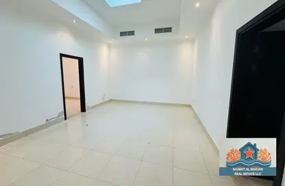 Villa - 5 Bedrooms - 6 Bathrooms for rent in Jumeirah Park - Dubai