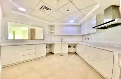 Apartment - 3 Bedrooms - 4 Bathrooms for rent in Al Hamri - Shoreline Apartments - Palm Jumeirah - Dubai