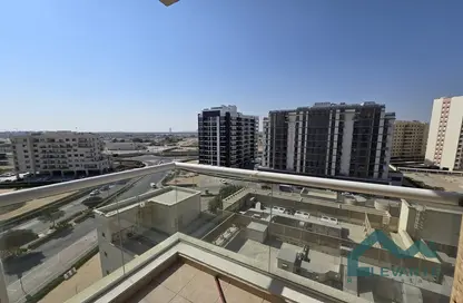 Apartment - 3 Bedrooms - 3 Bathrooms for rent in Mazaya 8 - Queue Point - Dubai Land - Dubai