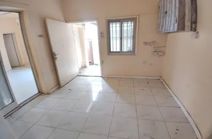Empty Room image for: Villa - 3 Bedrooms - 2 Bathrooms for rent in Al Jazzat - Al Riqqa - Sharjah, Image 1