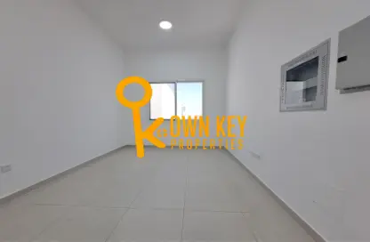 Apartment - Studio - 1 Bathroom for rent in Al Karama - Dubai