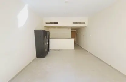 Apartment - 1 Bathroom for rent in Fire Station Road - Muwaileh - Sharjah