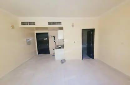 Apartment - 1 Bathroom for rent in Fire Station Road - Muwaileh - Sharjah