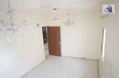 Villa - 3 Bedrooms - 2 Bathrooms for rent in Al Sabkha - Al Riqqa - Sharjah