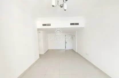 Empty Room image for: Apartment - 2 Bedrooms - 2 Bathrooms for rent in Al Rund Tower - Al Khan Lagoon - Al Khan - Sharjah, Image 1