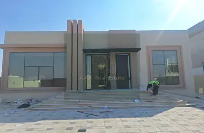 Villa - 3 Bedrooms - 5 Bathrooms for rent in Al Aweer 1 - Al Aweer - Dubai