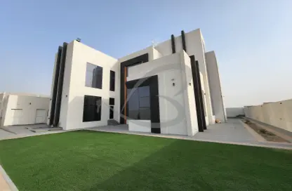 Villa - 4 Bedrooms - 7 Bathrooms for rent in Al Aweer 1 - Al Aweer - Dubai