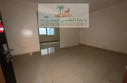 Apartment - 1 Bathroom for rent in Kaluti Building - Al Majaz 2 - Al Majaz - Sharjah