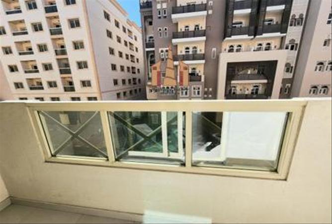 Apartment - 3 Bedrooms - 3 Bathrooms for rent in AlFalah - Muwaileh Commercial - Sharjah