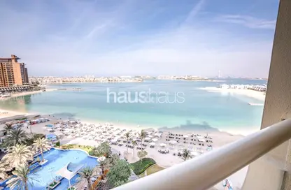 Apartment - 2 Bedrooms - 4 Bathrooms for rent in Al Haseer - Shoreline Apartments - Palm Jumeirah - Dubai