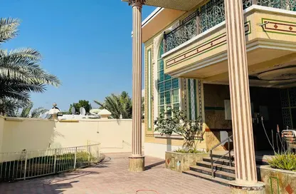 Villa for sale in Jamal Abdul Nasser Street - Al Majaz - Sharjah