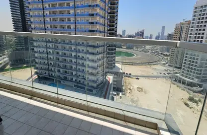 شقة - 2 غرف نوم - 3 حمامات للايجار في المساكن الحمراء - مدينة دبي الرياضية - دبي