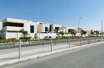 Villa - 4 Bedrooms - 5 Bathrooms for rent in West Yas - Yas Island - Abu Dhabi