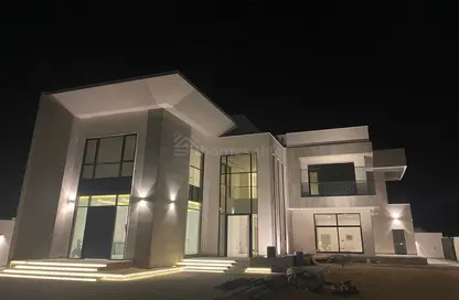 Villa - 5 Bedrooms for rent in Al Aweer 1 - Al Aweer - Dubai