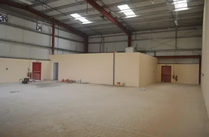 Warehouse - Studio - 1 Bathroom for rent in Al Sajaa - Sharjah