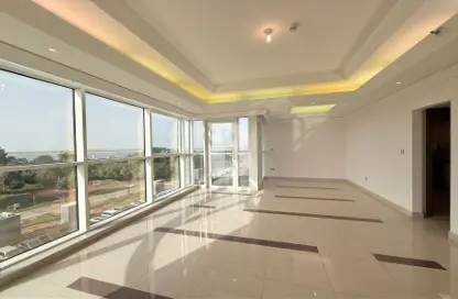 Apartment - 4 Bedrooms - 4 Bathrooms for rent in Wave tower - Corniche Road - Abu Dhabi