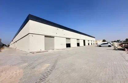 Warehouse - Studio - 3 Bathrooms for rent in New industrial area - Ajman