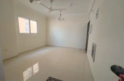 Apartment - 1 Bathroom for rent in Muwaileh 3 Building - Muwaileh - Sharjah