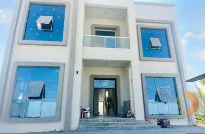 Villa - 4 Bedrooms - 5 Bathrooms for rent in Al Aweer 1 - Al Aweer - Dubai