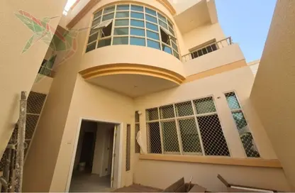 Duplex - 3 Bedrooms - 4 Bathrooms for rent in Hai Al Qalaa - Al Jaheli - Al Ain