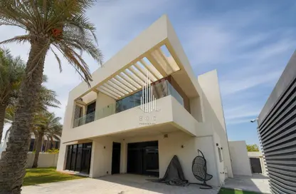 Villa - 5 Bedrooms - 7 Bathrooms for rent in West Yas - Yas Island - Abu Dhabi