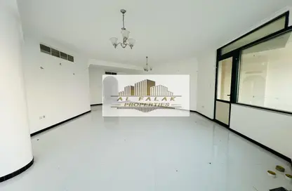 Apartment - 3 Bedrooms - 4 Bathrooms for rent in Saeed Al Alami Building - Al Taawun - Sharjah