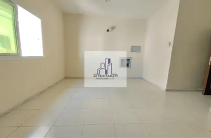 Apartment - 1 Bathroom for rent in Muwaileh 3 Building - Muwaileh - Sharjah