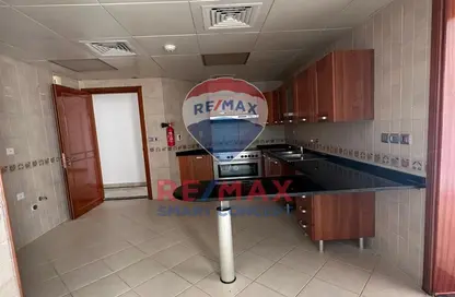 Apartment - 3 Bedrooms - 3 Bathrooms for rent in Al Danah - Abu Dhabi