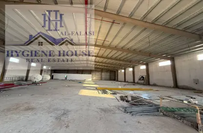 Warehouse - Studio - 2 Bathrooms for rent in Umm Al Thuoob - Umm Al Quwain